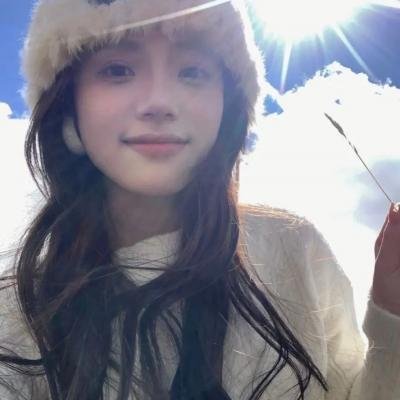 背后的她,眼前的我